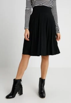 Falda Acampanada - Black