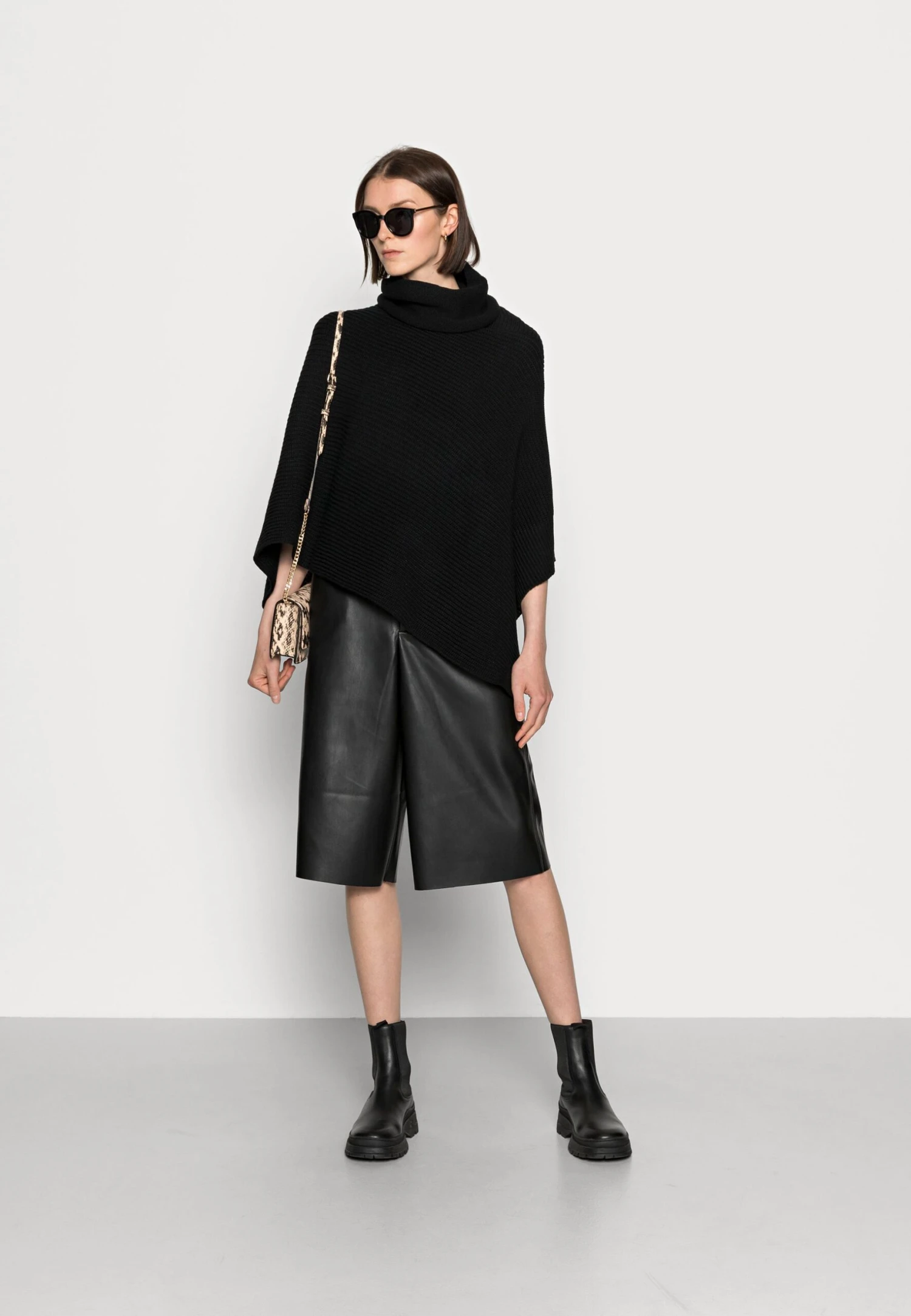 Anna Field Poncho - Black 4 Anna Field Poncho - Black - Imagen 2