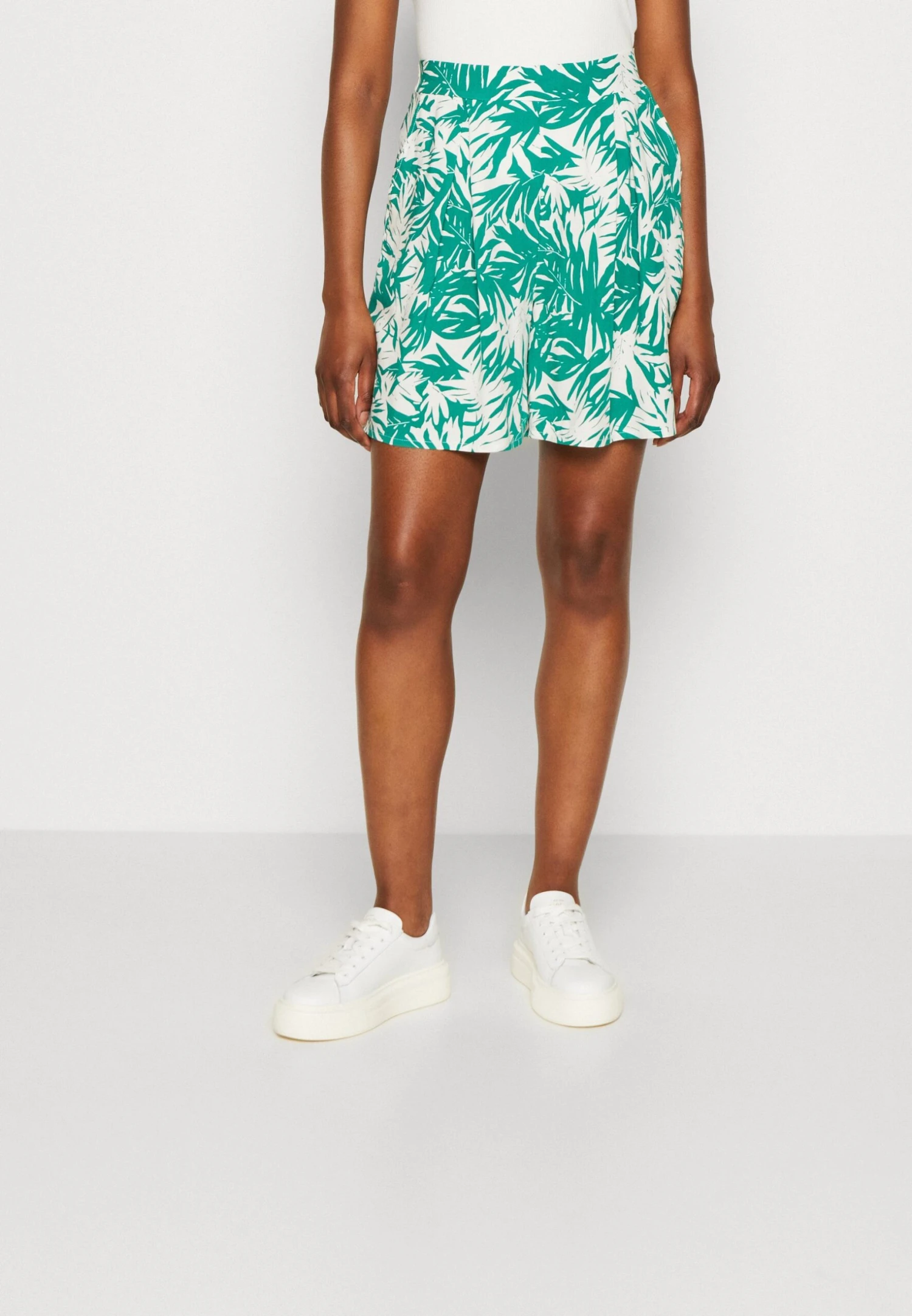 Anna Field Shorts - Green/Off White 3 Anna Field Shorts - Green/Off White