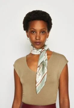 Anna Field Camiseta Estampada - Beige 11 Anna Field Camiseta Estampada - Beige -Anna Field 487fb0aad95b4f61b34daa8dbd015832