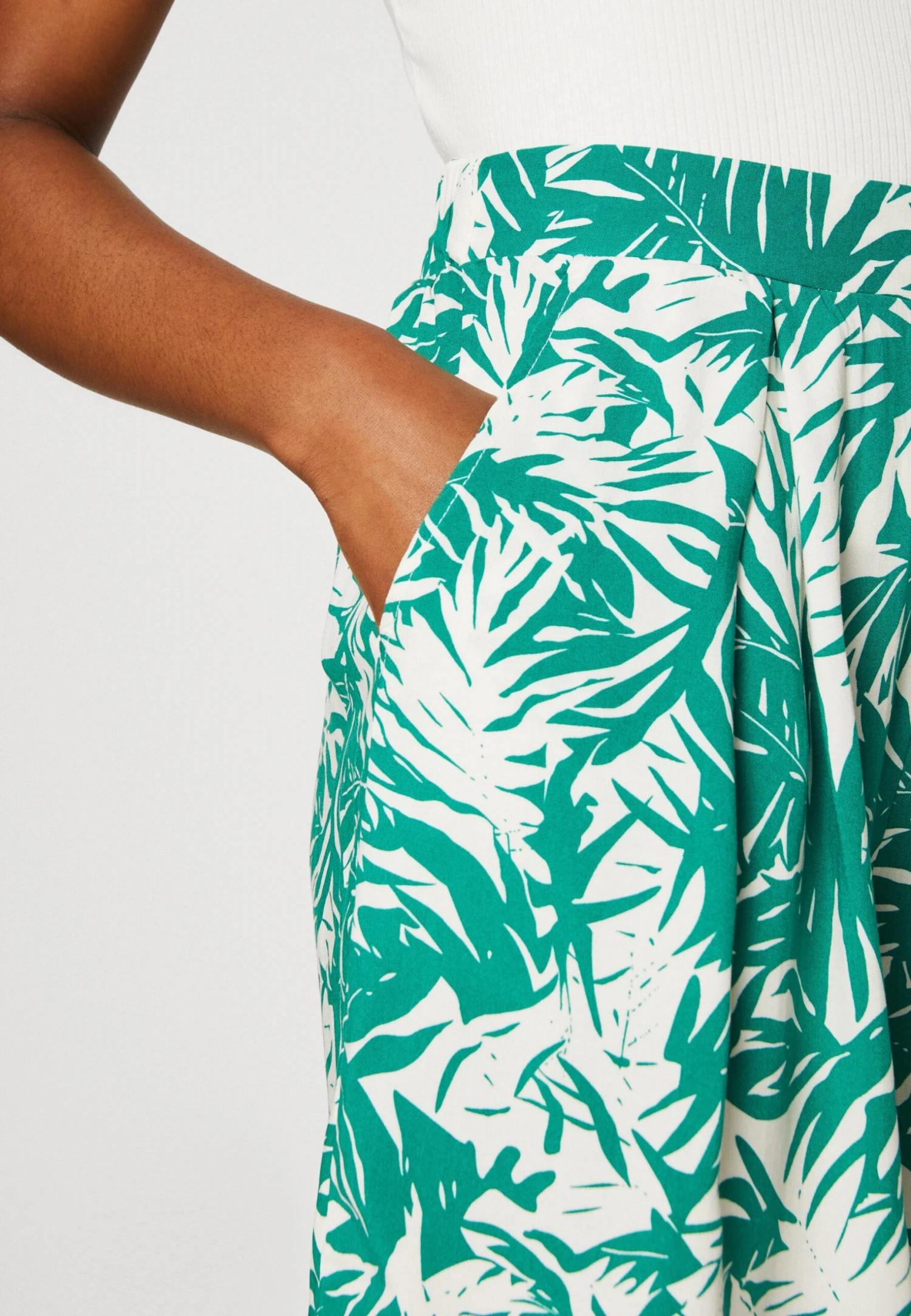 Anna Field Shorts - Green/Off White 6 Anna Field Shorts - Green/Off White - Imagen 4