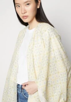 Anna Field Poncho - Yellow 13 Anna Field Poncho - Yellow -Anna Field 4a38fcbdbd414701b458ff97e1154388