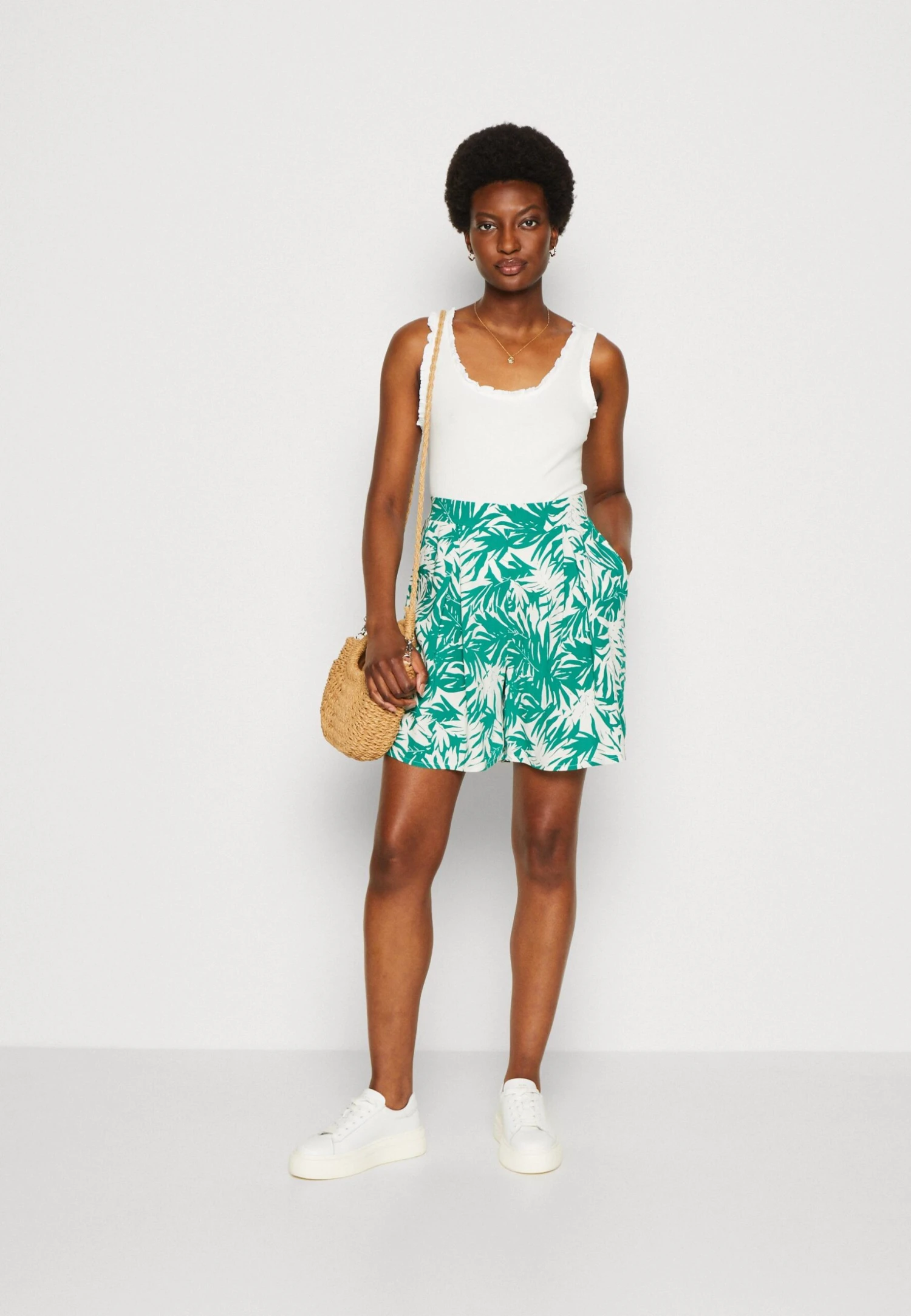 Anna Field Shorts - Green/Off White 4 Anna Field Shorts - Green/Off White - Imagen 2