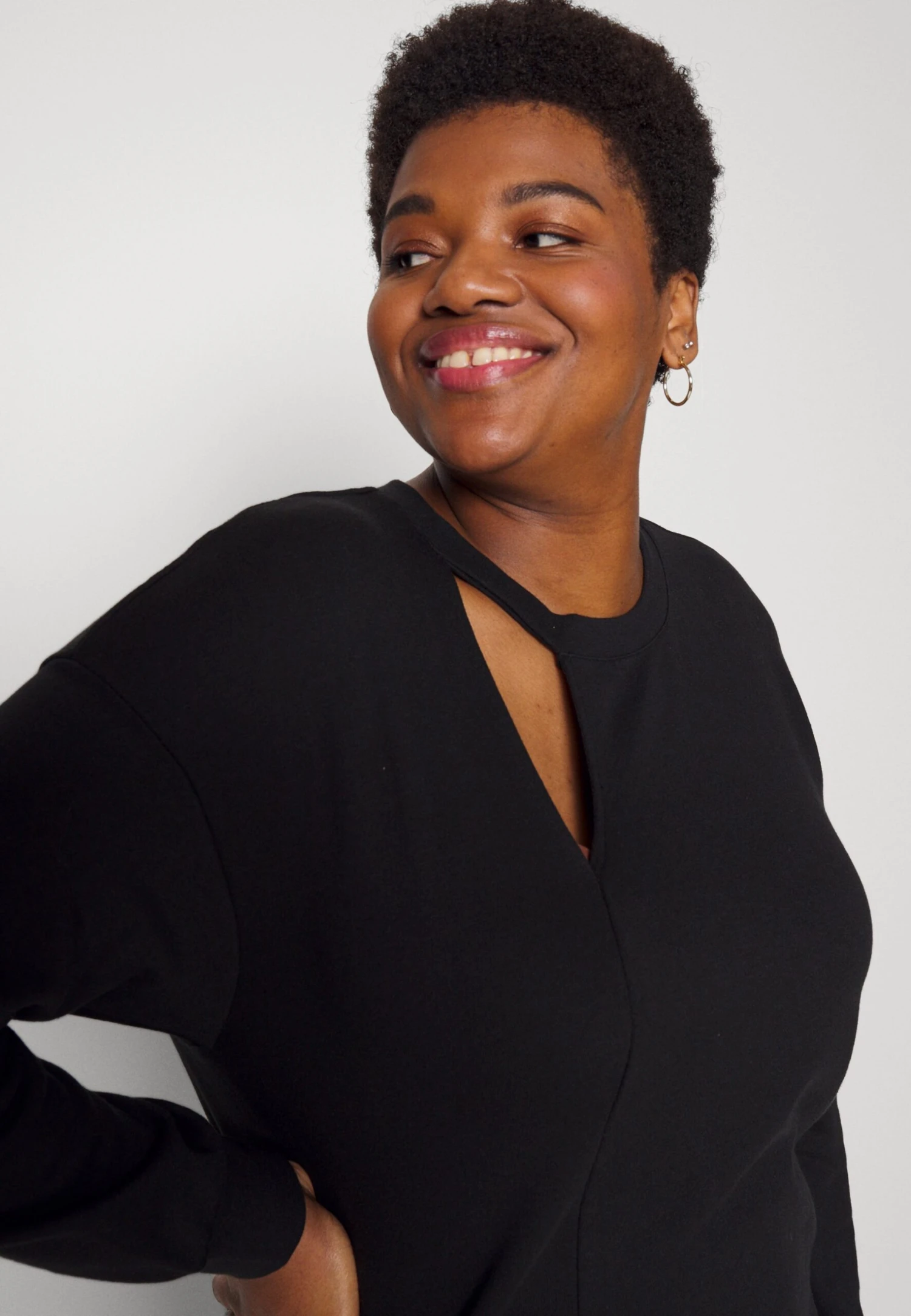 Cut Out Neck Fit - Sudadera -Black 6 Cut Out Neck Fit - Sudadera -Black - Imagen 4