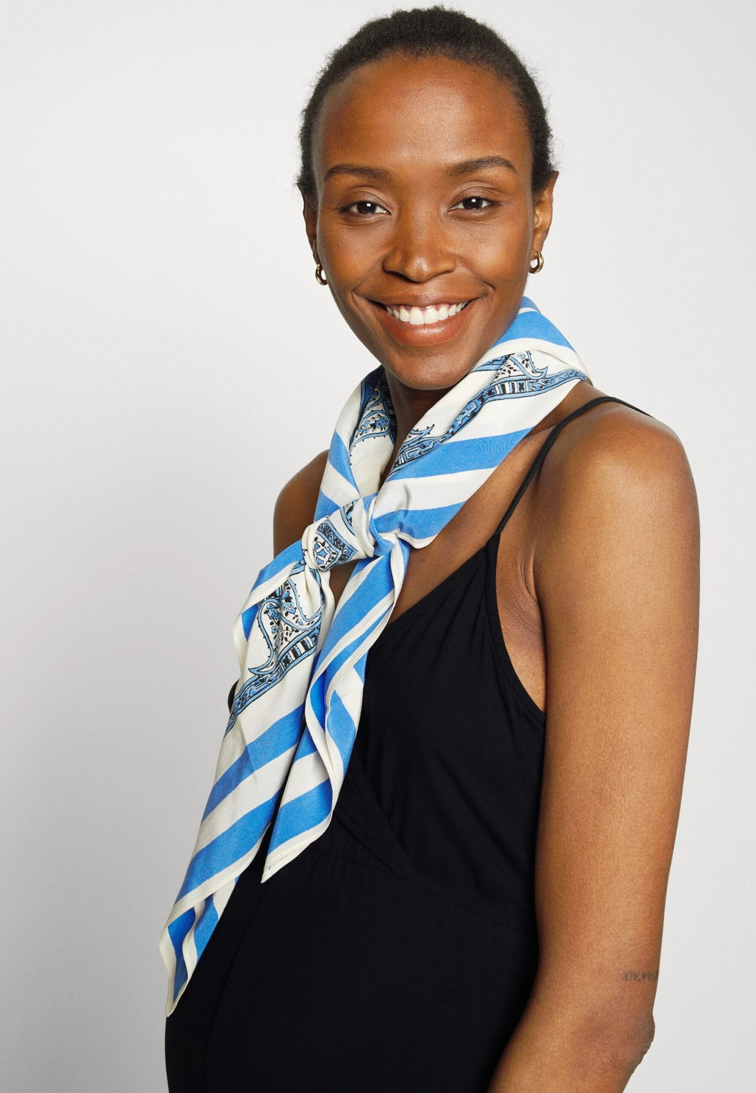 Strappy Drappy Cintered- Mono - Black 6 Strappy Drappy Cintered- Mono - Black - Image 4