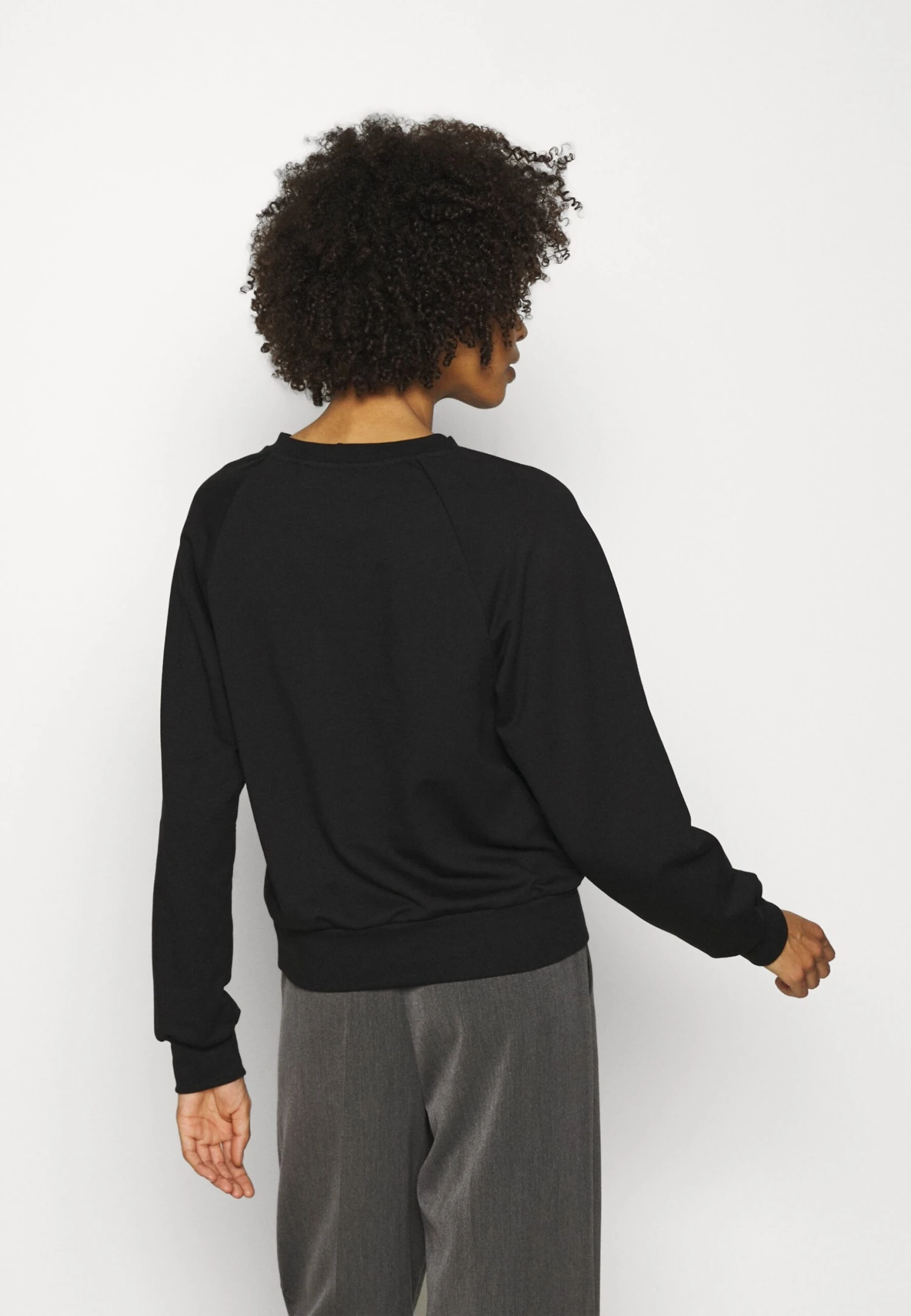 Anna Field Basic CleanCrew Neck Sweatshirt- Sudadera - Black 5 Anna Field Basic CleanCrew Neck Sweatshirt- Sudadera - Black - Imagen 3