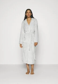 Anna Field Albornoz - Grey