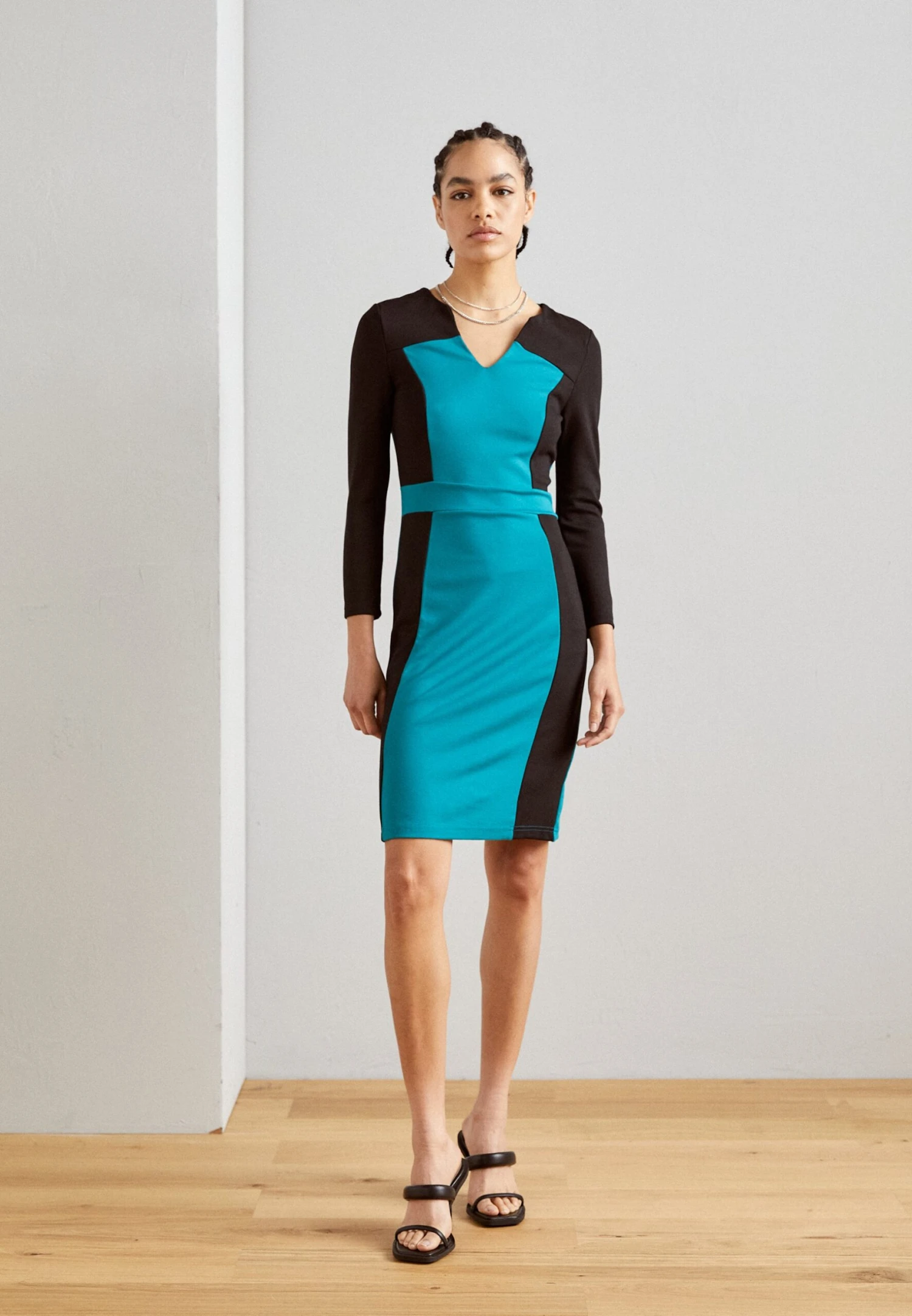 Anna Field Vestido Ligero - Black/Dark Green 4 Anna Field Vestido Ligero - Black/Dark Green - Imagen 2