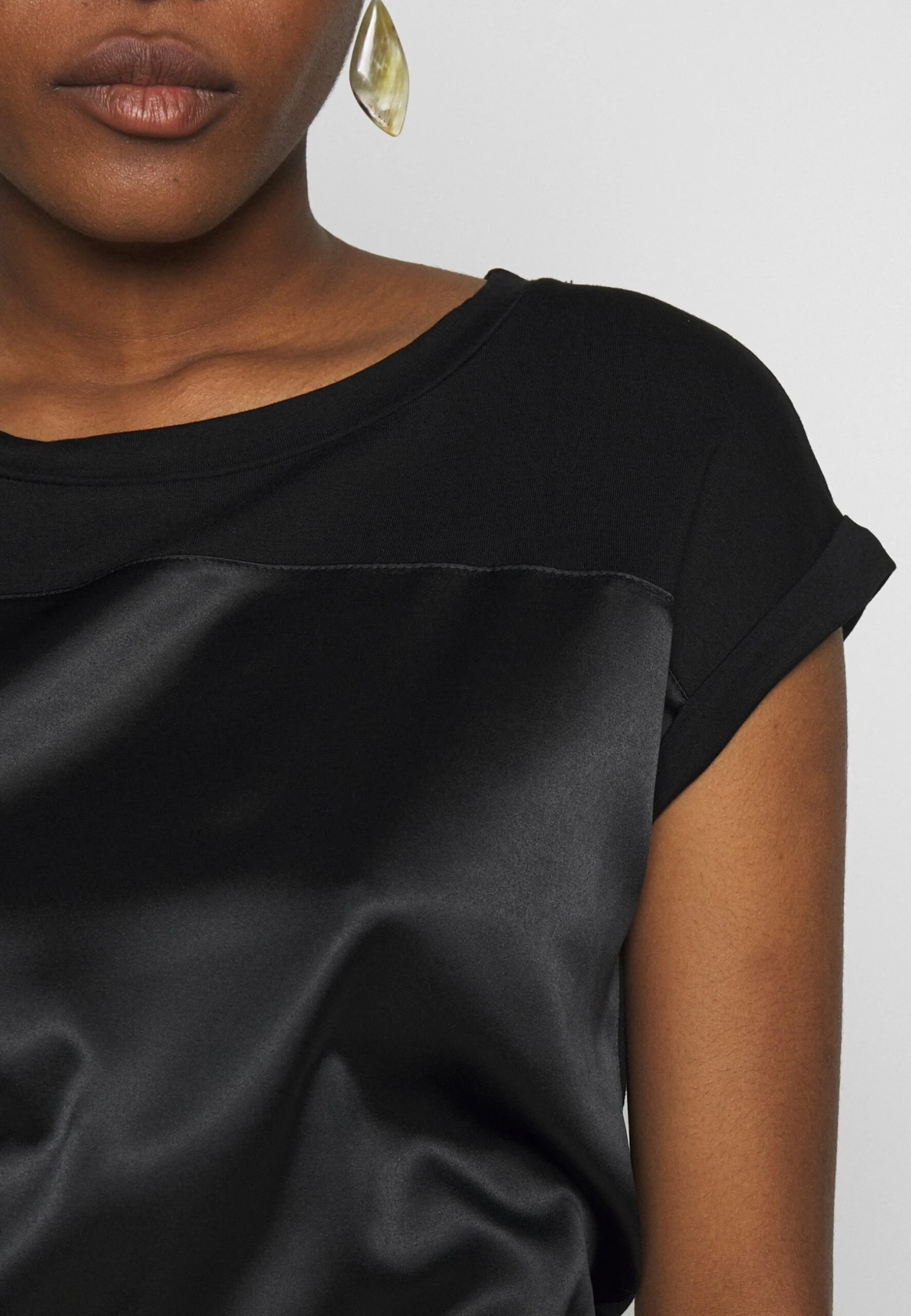 Anna Field Camiseta Estampada - Black 7 Anna Field Camiseta Estampada - Black - Imagen 5