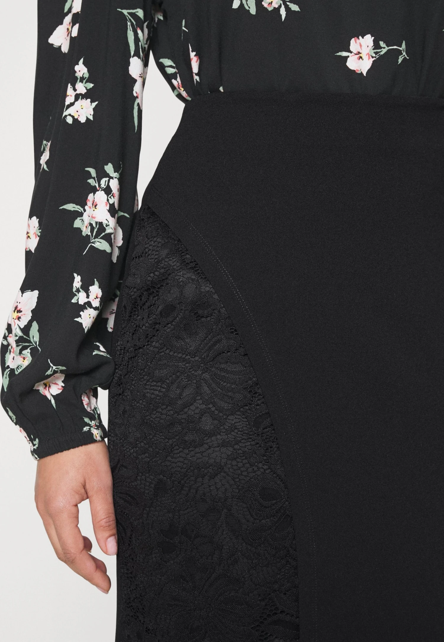 Panel Asymmetric- Minifalda - Black 7 Panel Asymmetric- Minifalda - Black - Imagen 5