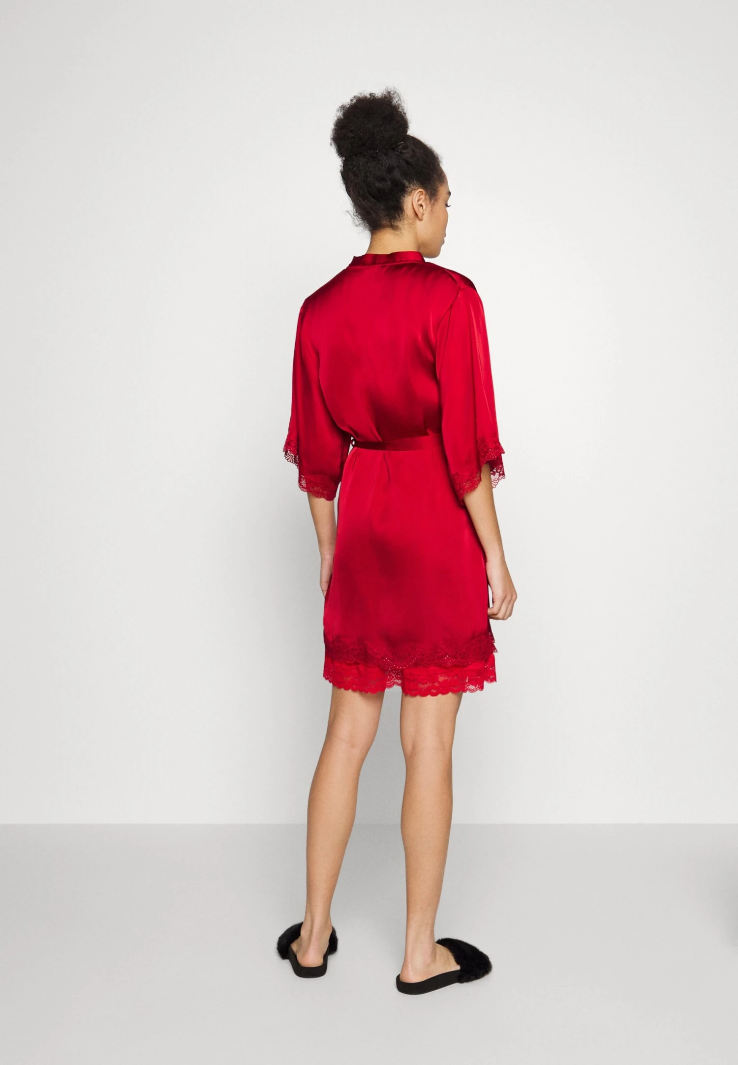 Anna Field Albornoz - Red 5 Anna Field Albornoz - Red - Imagen 3